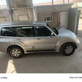 Mitsubishi Pajero 2005