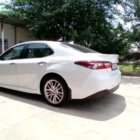 Toyota Camry 2021
