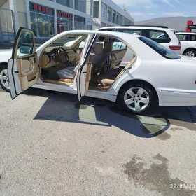 Mercedes-Benz E320 2001