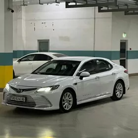 Toyota Camry 2021