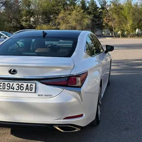 Lexus ES 2019