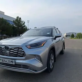 Toyota Highlander 2021