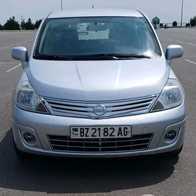 Nissan Versa 2011