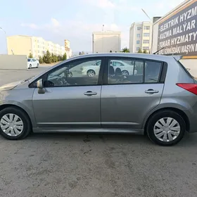 Nissan Tiida 2010