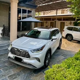 Toyota Highlander 2020