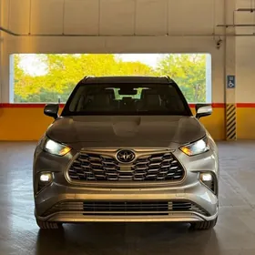 Toyota Highlander 2021