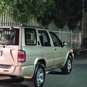 Nissan Pathfinder 2000