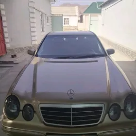 Mercedes-Benz E320 2001