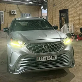 Toyota Highlander 2021