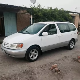 Toyota Sienna 1999