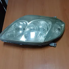Передняя фара toyota corolla