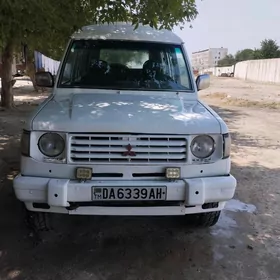 Mitsubishi Pajero 1988