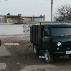 UAZ 452 1989