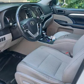 Toyota Highlander 2019