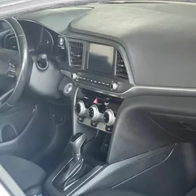 Hyundai Elantra 2020