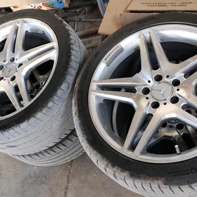 Mercedes AMG 19R disga Michelin bilen