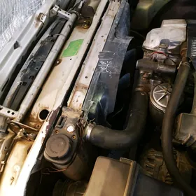 BMW 525 radiator