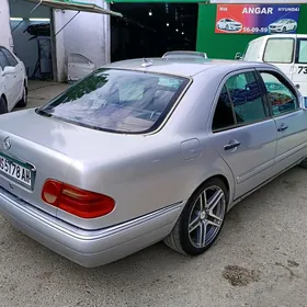 Mercedes-Benz E320 1996