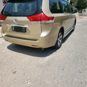 Toyota Sienna 2012