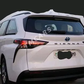 Toyota Sienna 2021