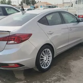 Hyundai Elantra 2020