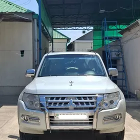 Mitsubishi Pajero 2016