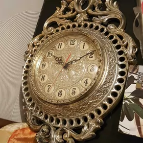 Продаю часы стариные