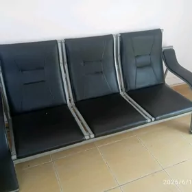 офисное кресло