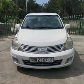 Nissan Versa 2012