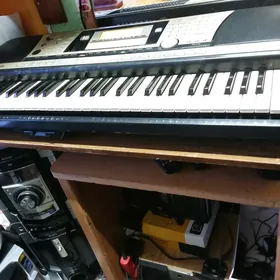 YAMAHA psr740.