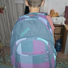 Школьные портфель.