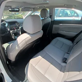 Hyundai Elantra 2019