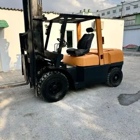 Kara Forklift 2001