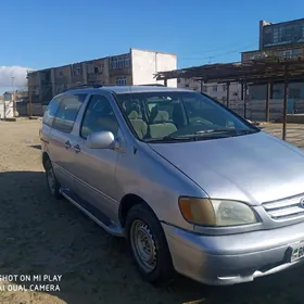 Toyota Sienna 2002