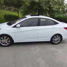 Hyundai Accent 2012