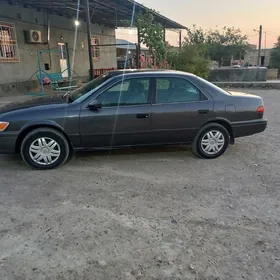 Toyota Camry 2000