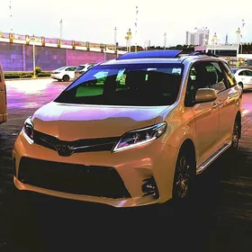 Toyota Sienna 2019