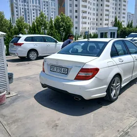 Mercedes-Benz C300 2011
