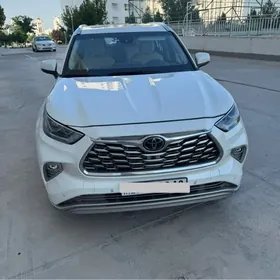 Toyota Highlander 2021