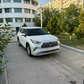 Toyota Highlander 2021