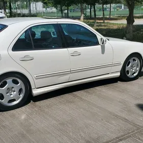 Mercedes-Benz E320 2002