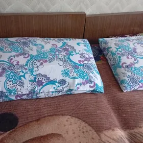 кровать