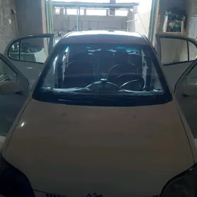 Toyota Echo 2000