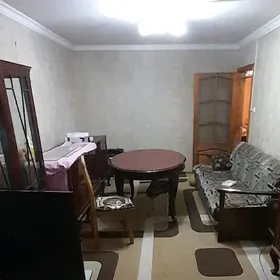 3 МКР 2 КОМ. ПЕРВЫЙ ЭТАЖ 
