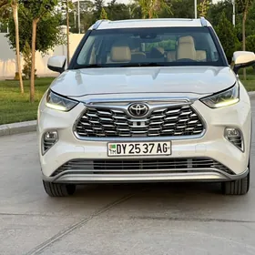 Toyota Highlander 2021