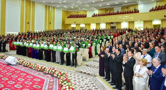 Türkmenistanda ýaşlarynyň arasynda ylmy işler boýunça bäsleşigiň ýeňijilerini sylaglamak dabarasy geçirildi