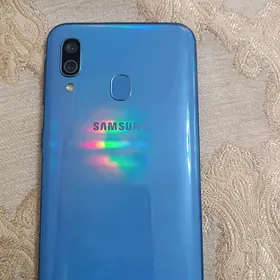 телефон  A40