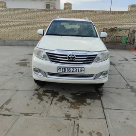 Toyota Fortuner 2013