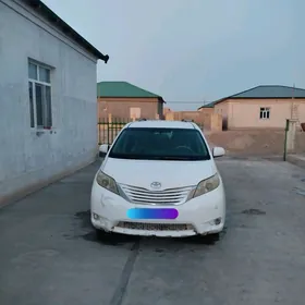 Toyota Sienna 2010