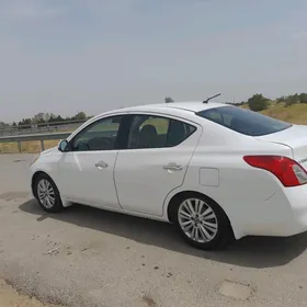 Nissan Versa 2013